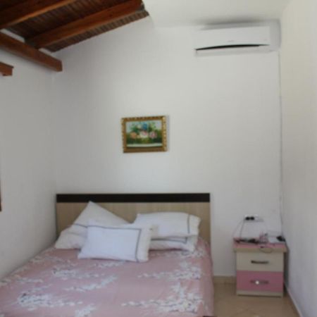 Guesthouse Benardo ซารานเดอ ภายนอก รูปภาพ