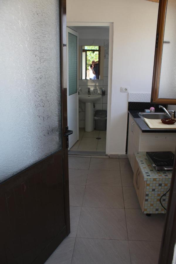 Guesthouse Benardo ซารานเดอ ภายนอก รูปภาพ